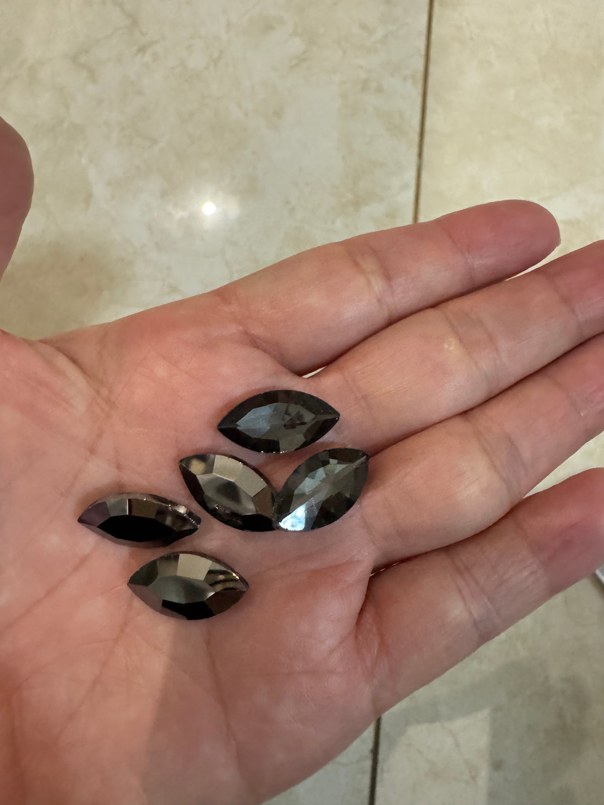 Metallic Grey Glue on Rhinestones Pointback glass crystal stones jewelry making(副本)