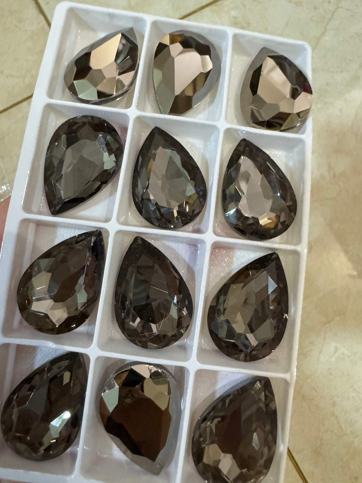 Metallic Grey Glue on Rhinestones Pointback  glass crystal stones jewelry making（副本）