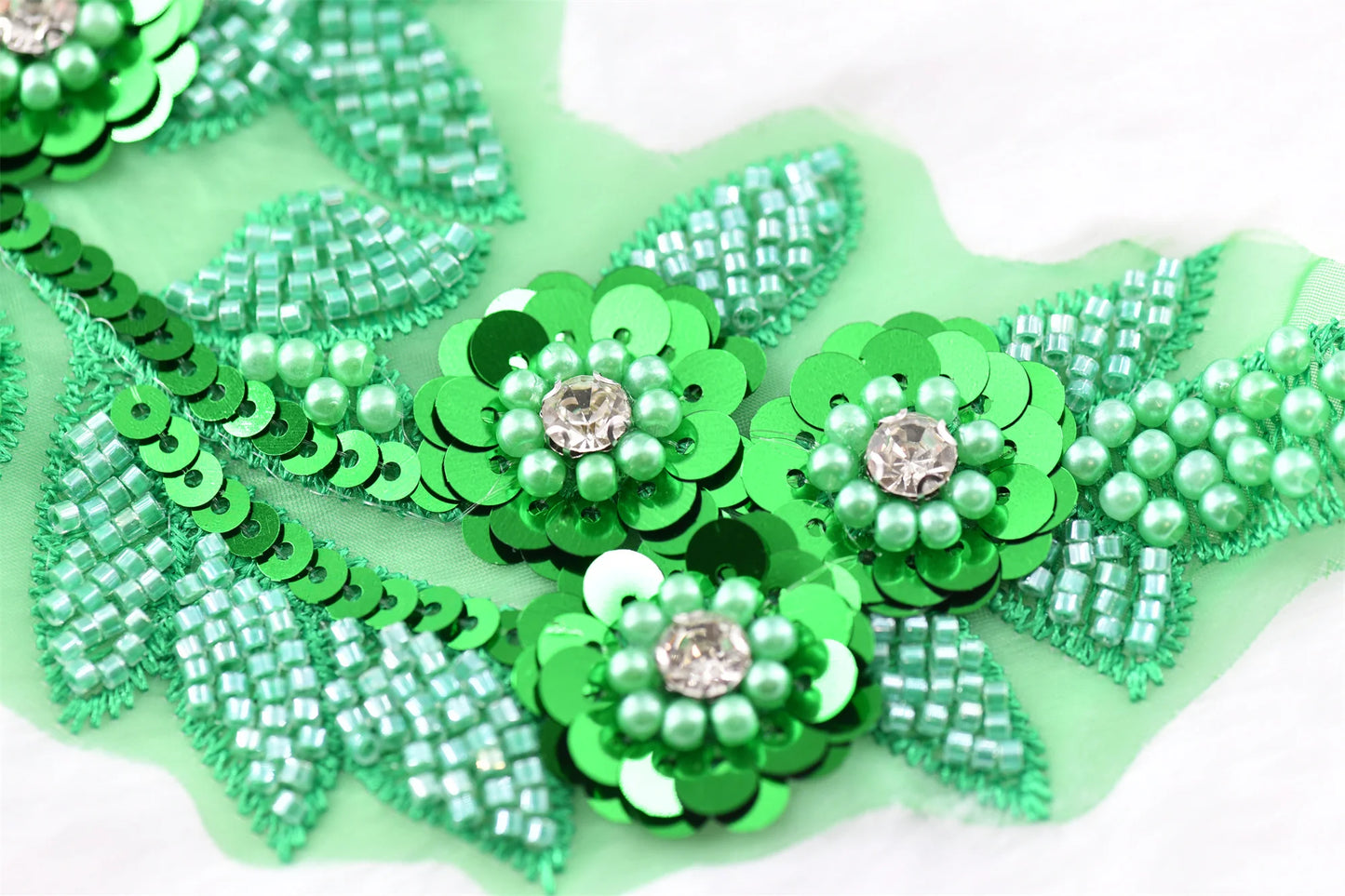 1 pcs Embroidered pearld Beads 3D Flower garment  Applique Lace Fabric  rhinestones  Sew Patch Wedding Bridal Gown Clothes Dress