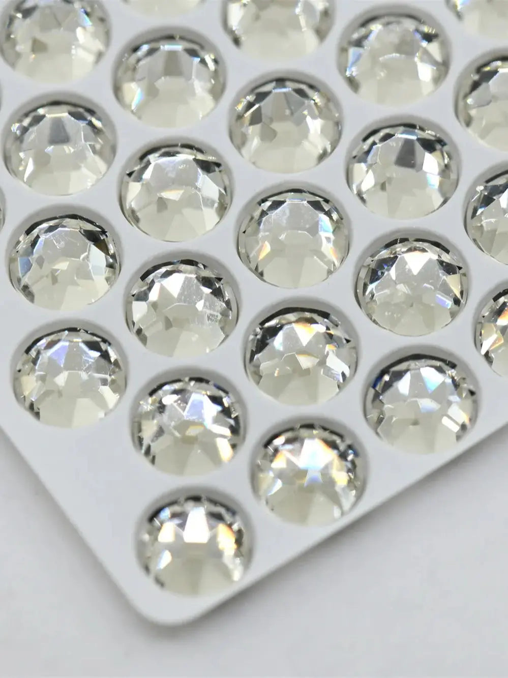 K9 Super Shiny No Hole round Crystal Rhinestones Flat Back for Costume Dress Garment Embellishments