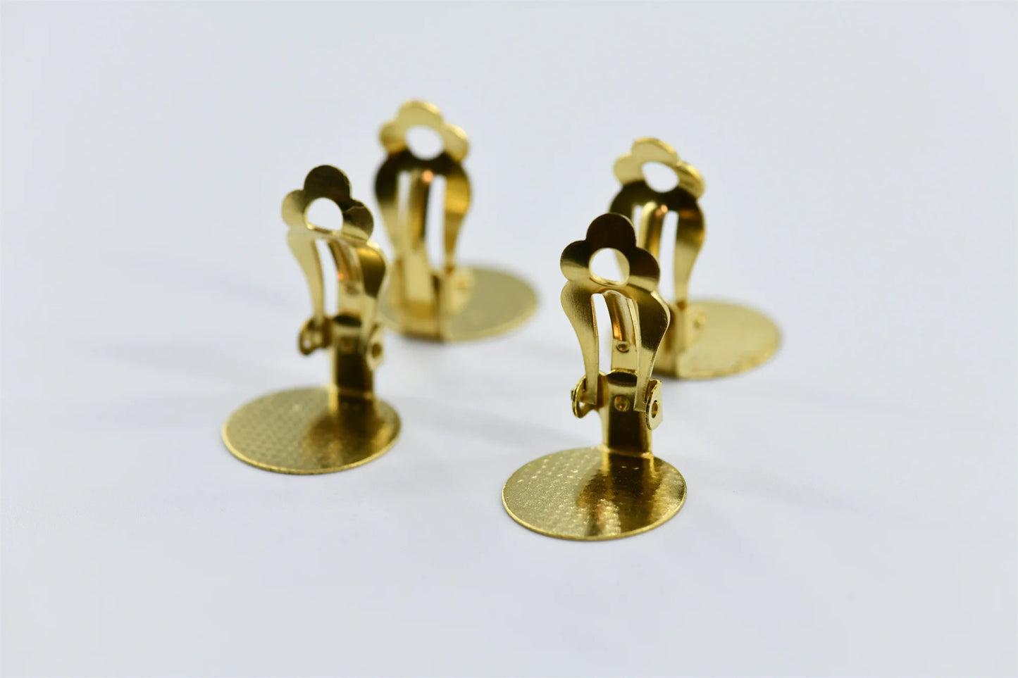 30pcs 16x20mm Kirsite Round Flat Ear Clip brass Base Cabochon Bezel Tray Earrings Clips For Non Piercing Earrings Accessories