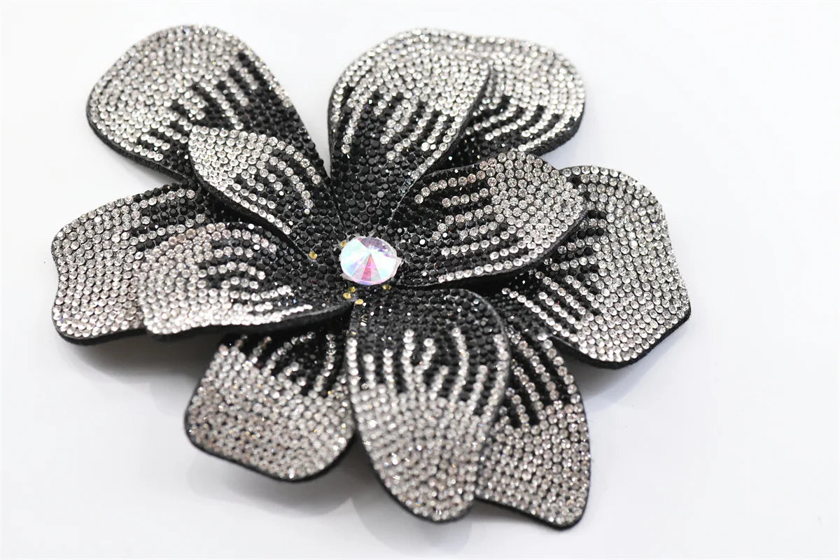 2 pcs Luxury Fashion Rhinestone Flower Brooch Light Women's Jewelry Pin for Wedding Dress Banquet Chest Gift