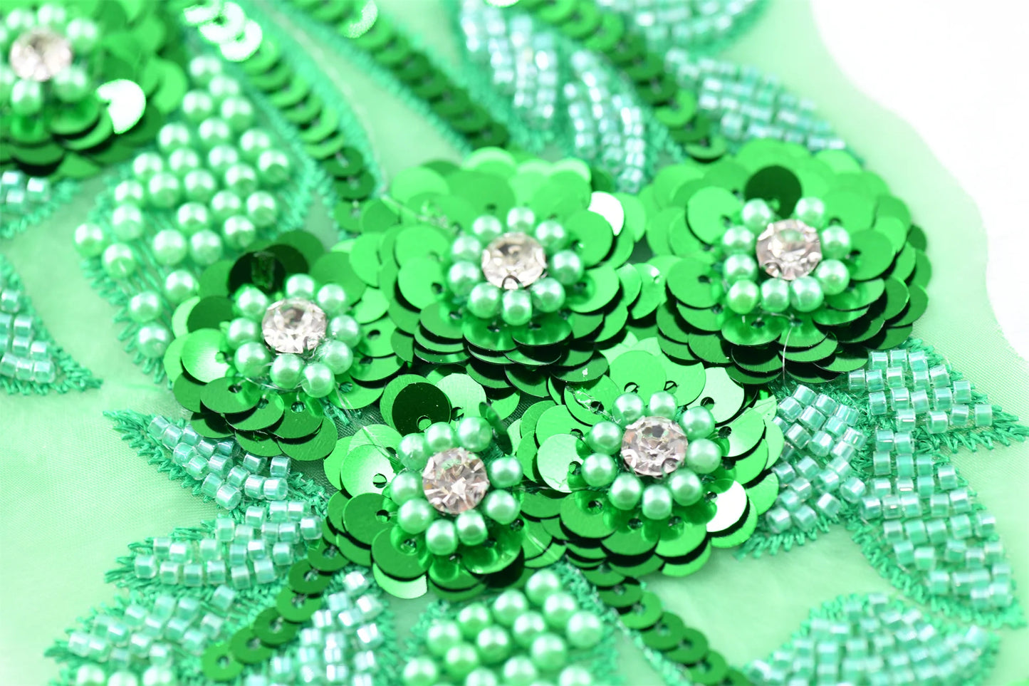 1 pcs Embroidered pearld Beads 3D Flower garment  Applique Lace Fabric  rhinestones  Sew Patch Wedding Bridal Gown Clothes Dress